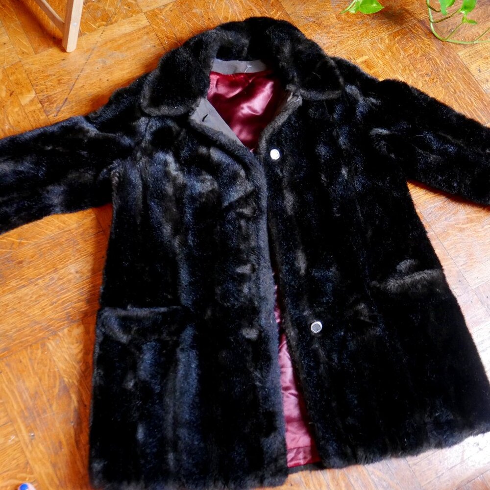 Beautiful legit French fake-fur coat !